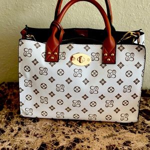 Handbag has coin purse and inter bag which is detachable